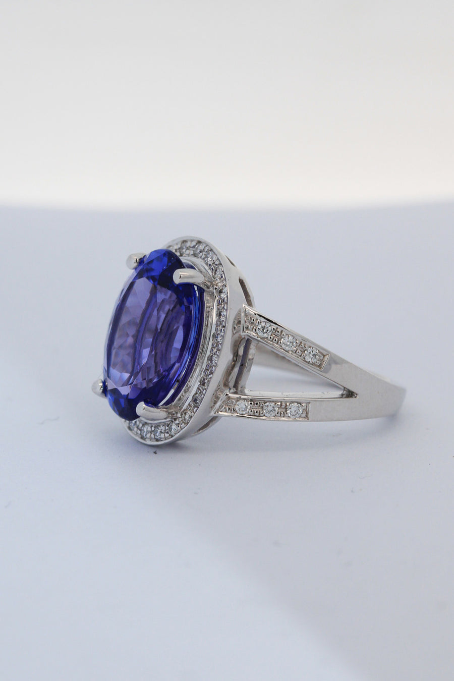 Oval tanzanite and diamond ring