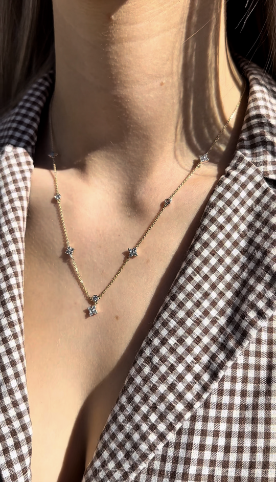 Scattered diamond necklace