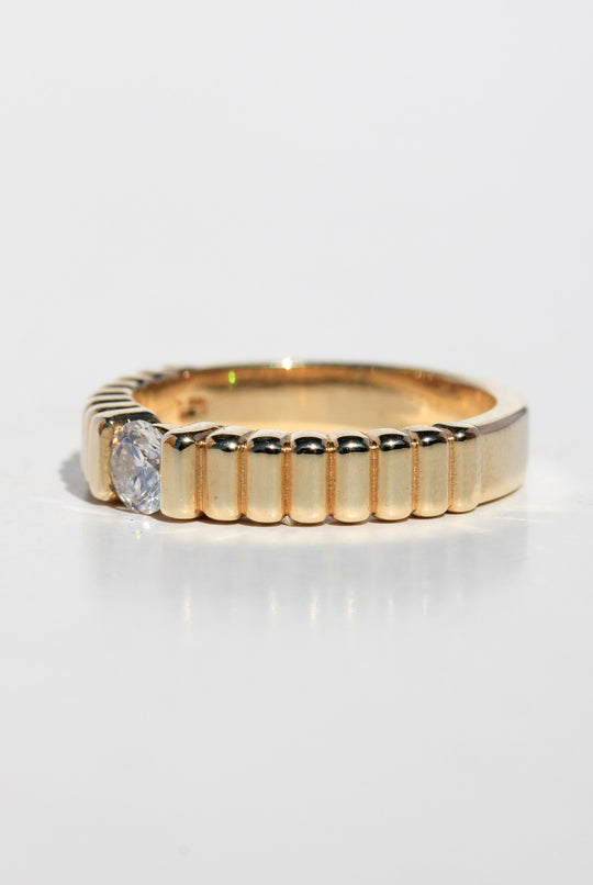 Lab-grown Ribbed Diamond Ring